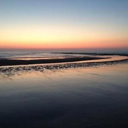 Schoenes Strandopgang In Julianadorp By Interhome *