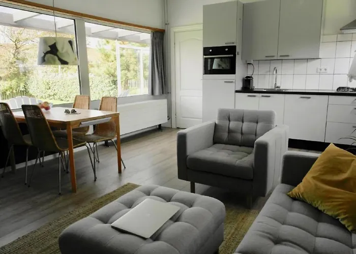 Feriehus Schoenes Strandopgang In Julianadorp By Interhome