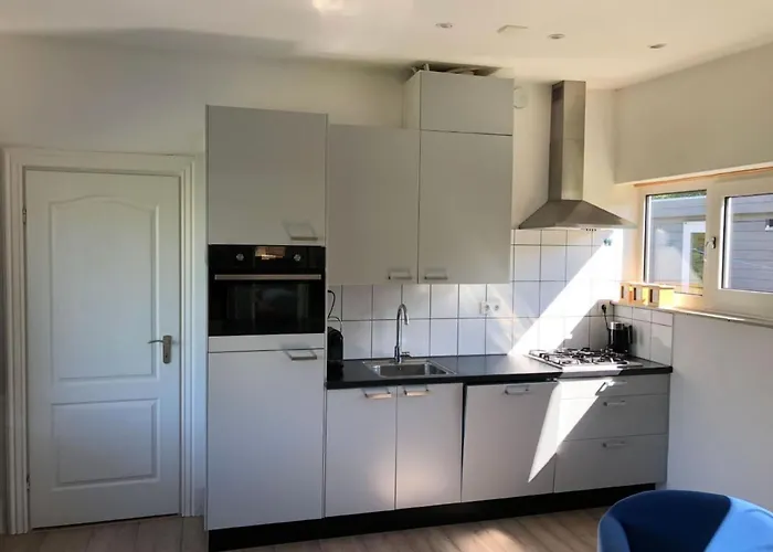 Schoenes Strandopgang In Julianadorp By Interhome