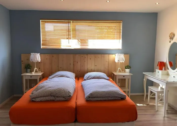 Schoenes Strandopgang In Julianadorp By Interhome