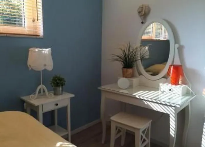 Feriehus Schoenes Strandopgang In Julianadorp By Interhome *