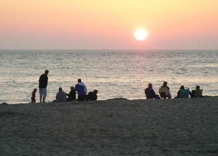 Schoenes Strandopgang In Julianadorp By Interhome * Julianadorp